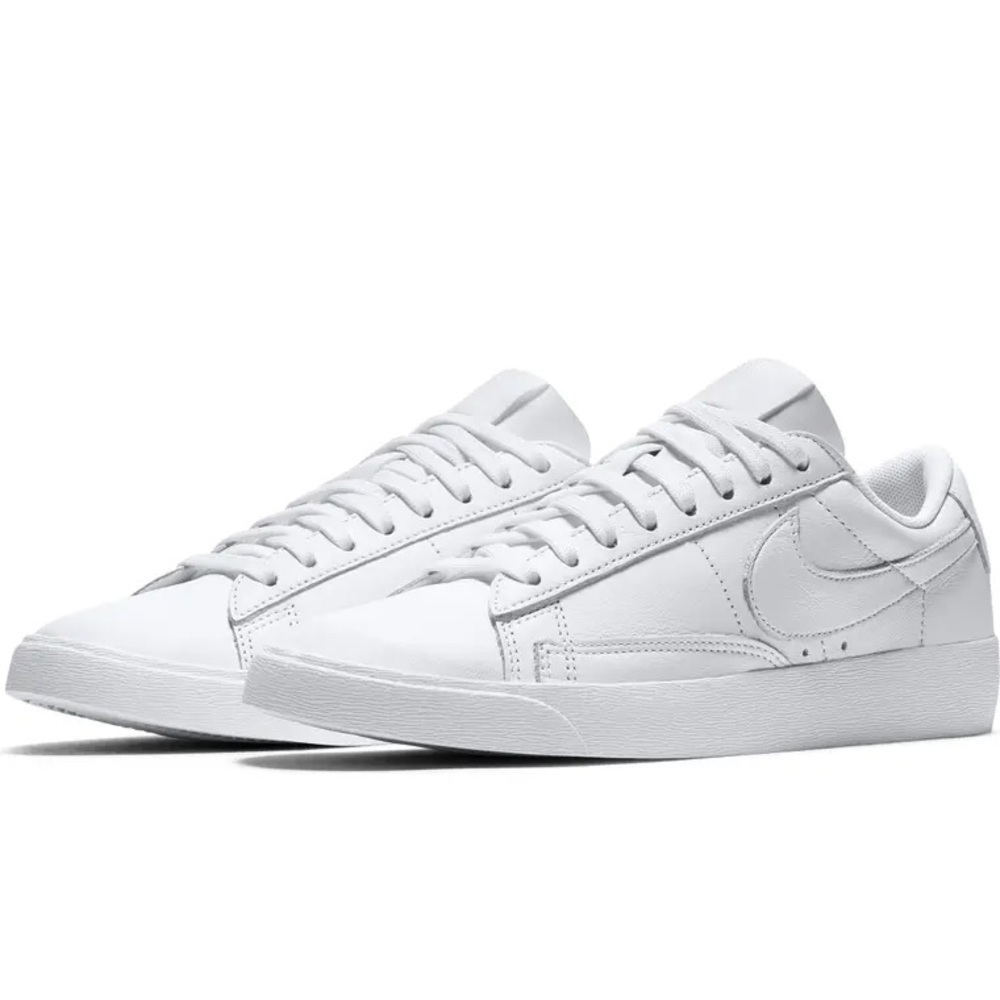 Nike Blazer low-top sneakers in white size 8